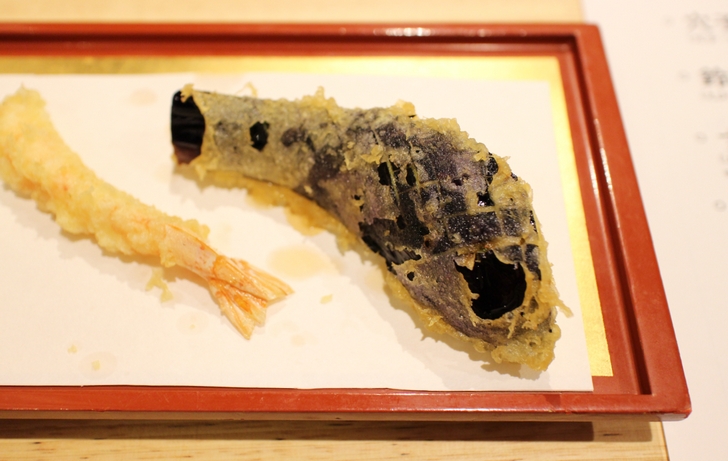 ナスの天ぷらはみずみずしいですがスカーレットナスは水分の少ないナスです