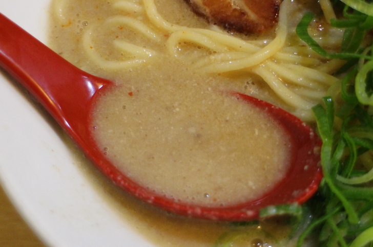 ドロドロ・ザラザラ系の鶏濃厚スープ