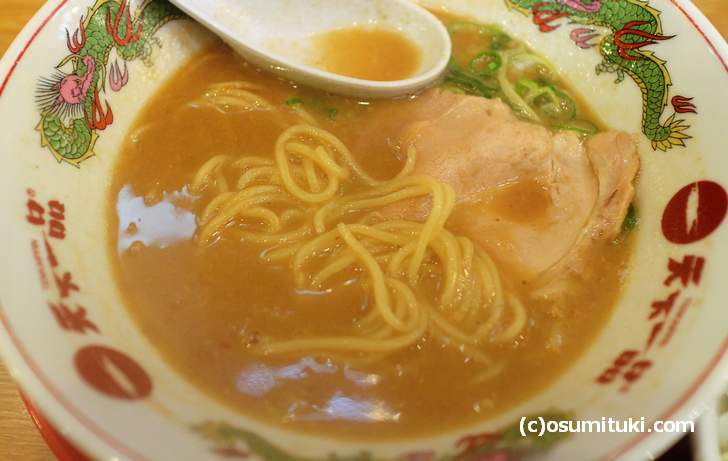 小泉さんは麺にスープを吸わせてカルボナーラにしていました