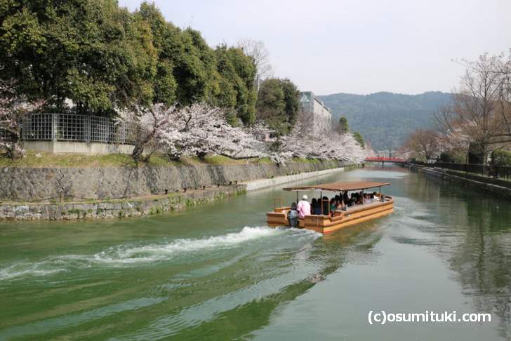 琵琶湖疏水で運行されている十石舟（2018年3月27日撮影）