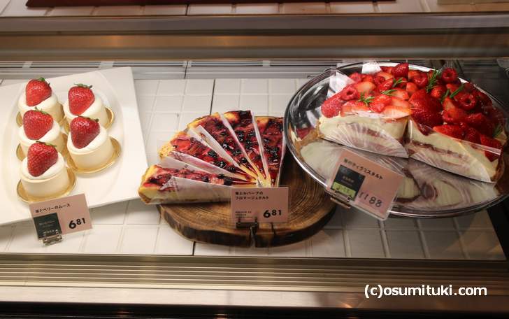 苺のケーキは「ティラミスタルト、フロマージュタルト、ムース、ロールケーキ、チーズケーキ、ミルフィーユ、タルト」など種類豊富