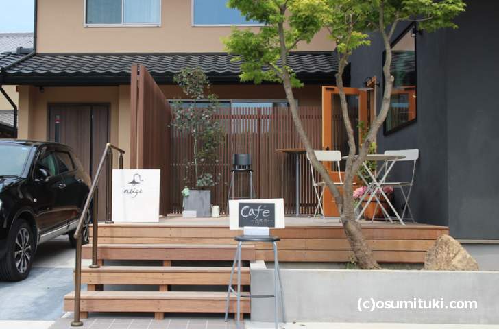 嵯峨嵐山の住宅街にある一軒家の離れがカフェになっています