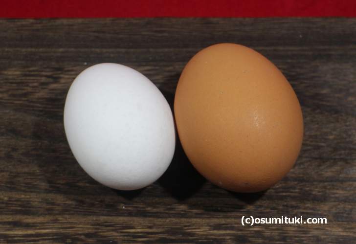 左：普通のM玉、右：2L玉（大川さんの卵）