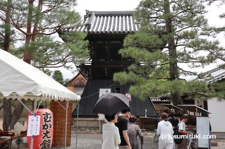 妙心寺（京都）の「迎え鐘」、ご先祖様に場所を知らせるための鐘です
