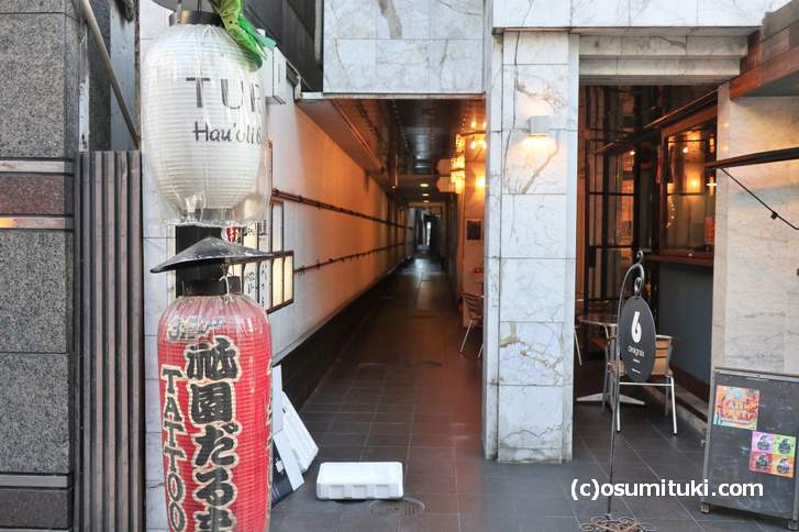 店名が絵文字の鴨ラーメン店「🦆🍜」がオープンする京都祇園の雑居ビル