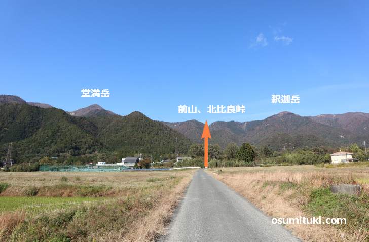 比良駅付近から見る「北比良峠」方面の山並み