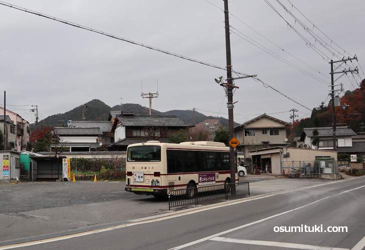 京都バス55系統は、一旦「市原バス停」まで行ってから戻ってきます