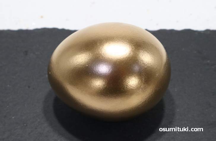 金色の輝く卵「ゴールデンエッグ」