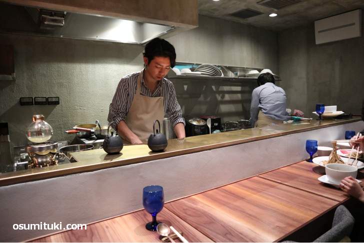 京都祇園にラーメン店「Gion Duck Noodle」が開店