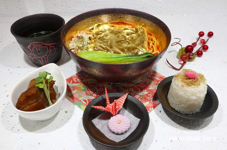 黄金の濃厚クリーミーチーズ担々麺