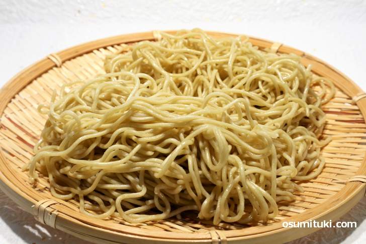 大磯屋製麺所「大磯屋 焼きそば」解凍するともちもち麺になりました