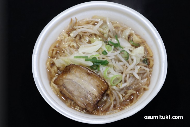中華蕎麦 とみ田監修の「豚ラーメン」を食べてみたいと思います