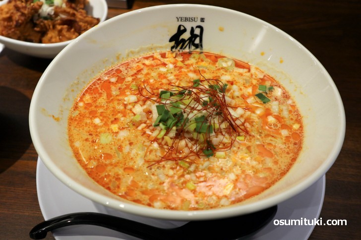 担々麺（756円）、甘辛のスープは濃い目で美味い（担担麺 胡 円町店）