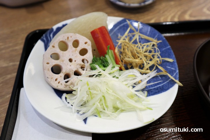 京野菜の煮物と白ネギ