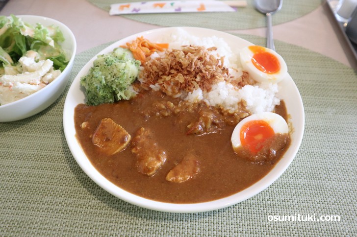 「カフェ豆の木」さんのチキンカレー