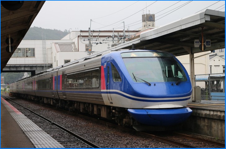 京都駅からは特急「スーパーはくと」で農家民宿みつやまの里がある佐用まで行けます