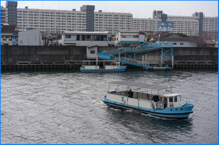 西成区と大正区を結び、木津川を渡る「落合上渡船」