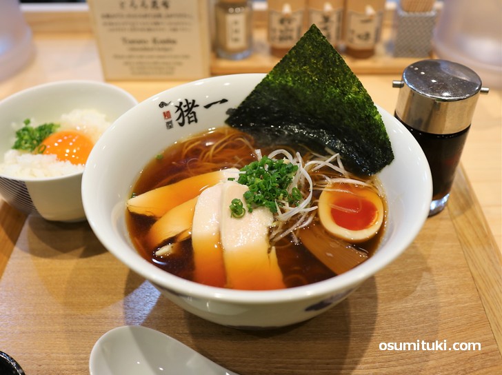 鶏そば(黒)950円