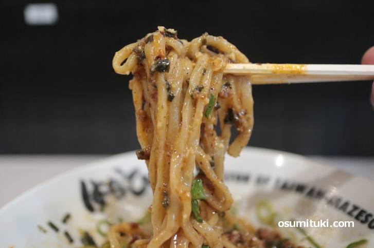 モッチリ麺は自家製でかなり美味しいです