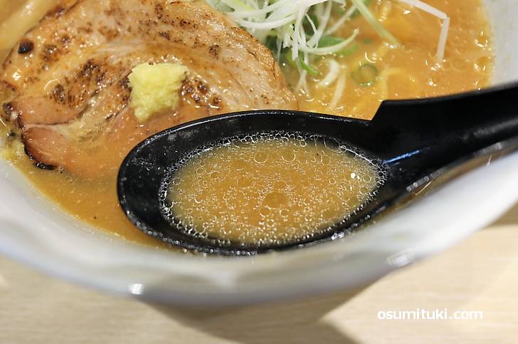 スープを飲んで本場の札幌味噌ラーメンの味が蘇ってきました