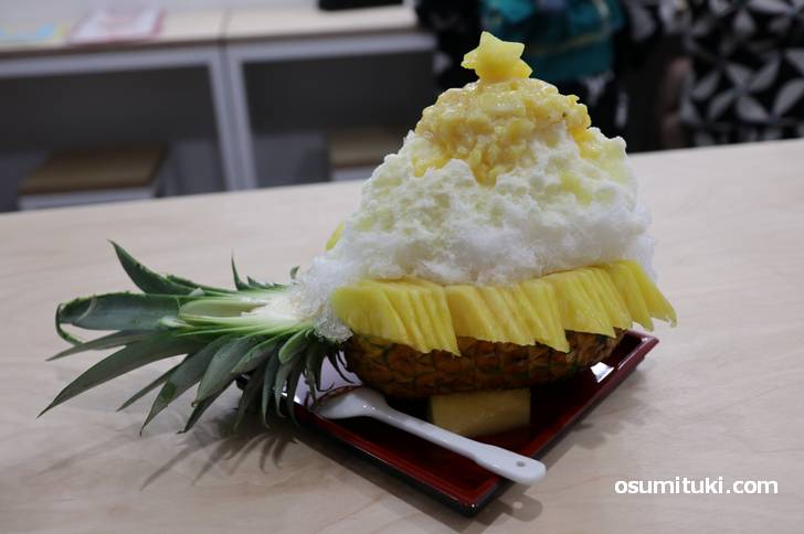 フィリピン産パイナップルを半玉使ったかき氷