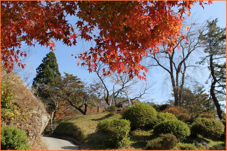 明治天皇と皇后が待ち合わせをした場所が「きみまち阪公園」