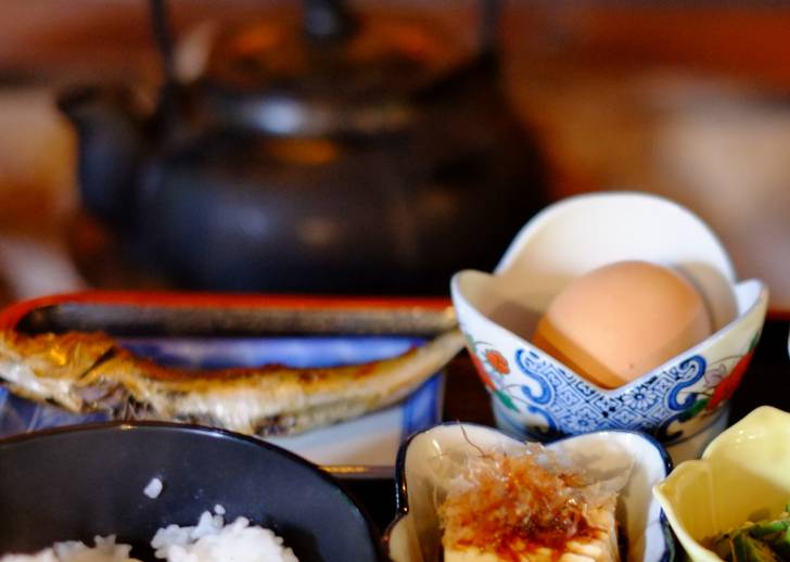 朝獲れした卵でいただく卵かけご飯の朝食も人気