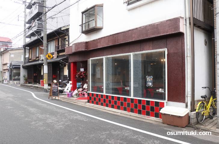 三条会商店街の中ほどにある西友三条店のところを南へ下がってスグ