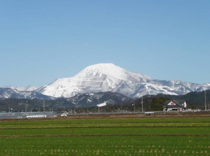 滋賀県米原市の伊吹山、その山麓では伊吹蕎麦と伊吹大根が有名