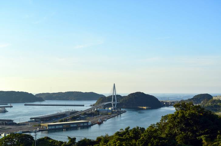 浜田マリン大橋(浜田漁港)から車で30分の山奥にあります