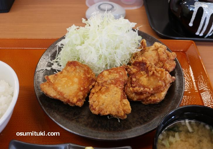 唐揚げ1個が大きいので4個で十分な量