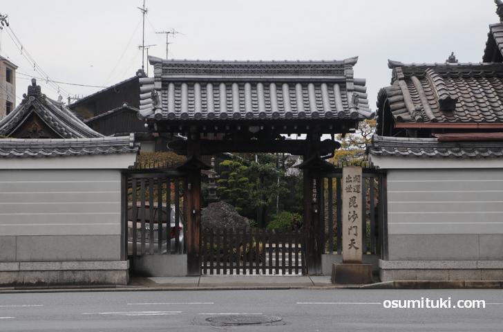 伊藤若沖の天井画がある信行寺