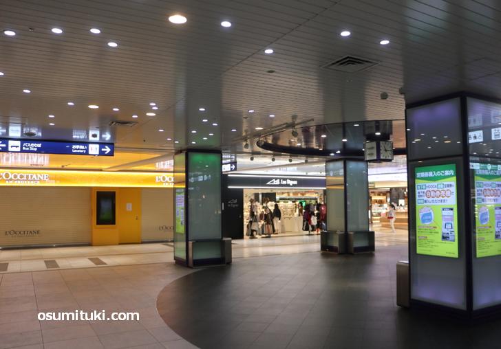 地下鉄の京都駅、人はとても少ないです