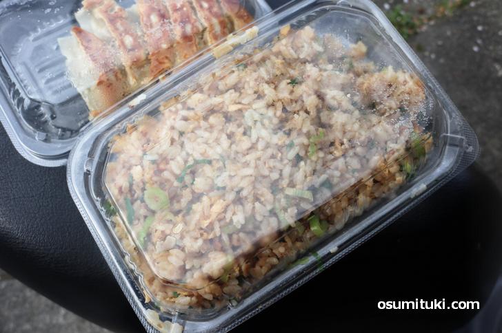焼き飯(大) 通常600円 → 300円、餃子 通常280円 → 140円