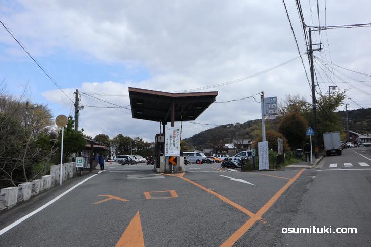 京都市清水坂観光駐車場に観光バスは連日ゼロ
