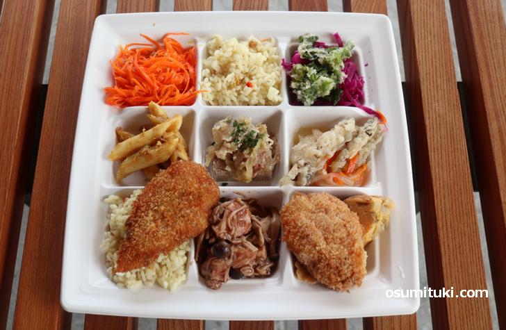 一例としてビストロセー(フレンチ)さんの弁当(700円)