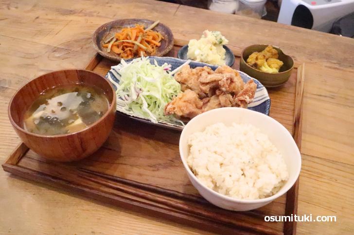 日月定食(1000円)は日替わり