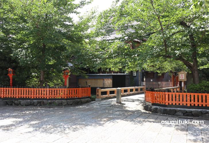 京都名所「巽橋」のすぐ近くです