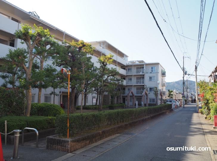 大映株式会社 京都撮影所、もうひとつの石碑が存在するマンションの一角