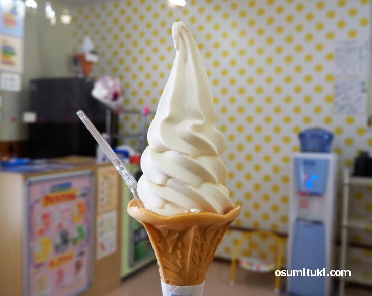 京都白味噌豆乳ソフトクリーム（380円）