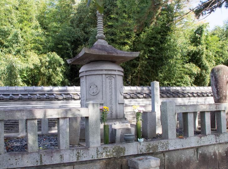 大樹寺にある松平八代の墓