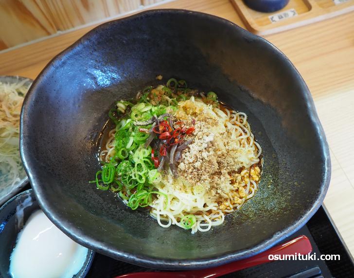 汁なし担々麺 黒胡麻(650円)