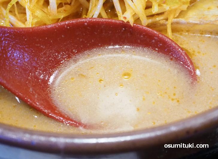 味噌の香りと塩気を味わうスープ