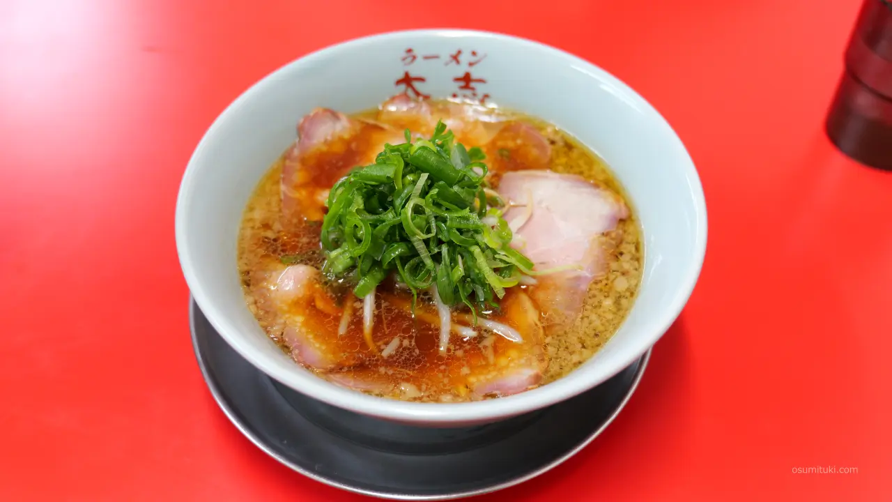 定番メニュー「しょうゆラーメン」