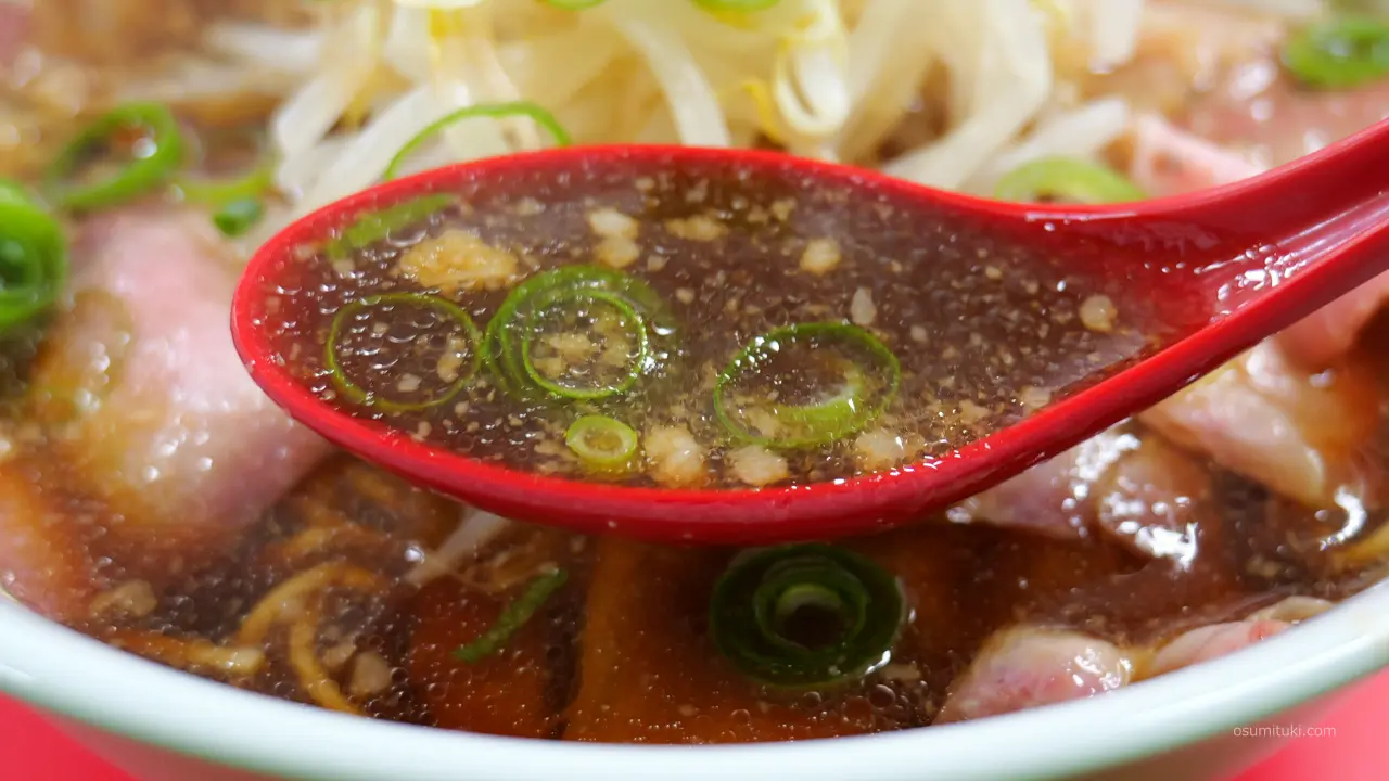 京都らしい背脂チャッチャ系ラーメンのスープ
