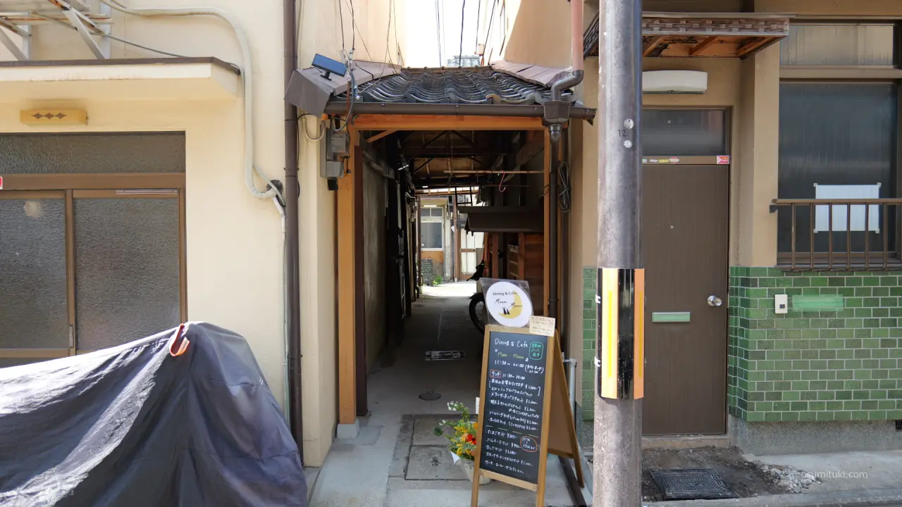 お店は旧上七軒通の路地(ろおじ)の中