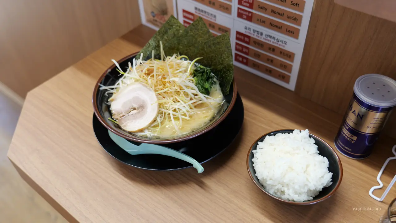 家系といえばライスで食べるのが特徴