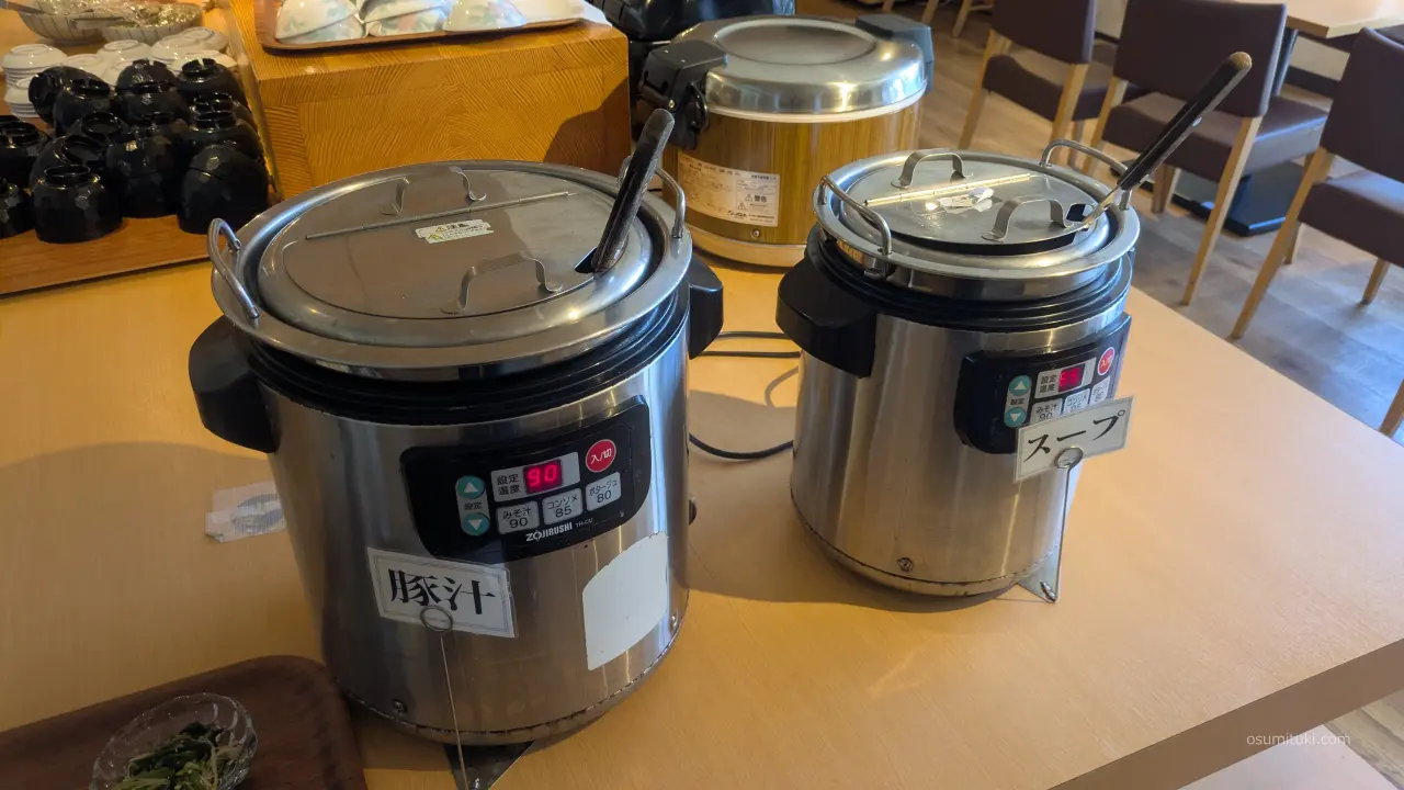 当日の汁ものは豚汁とスープの2種類