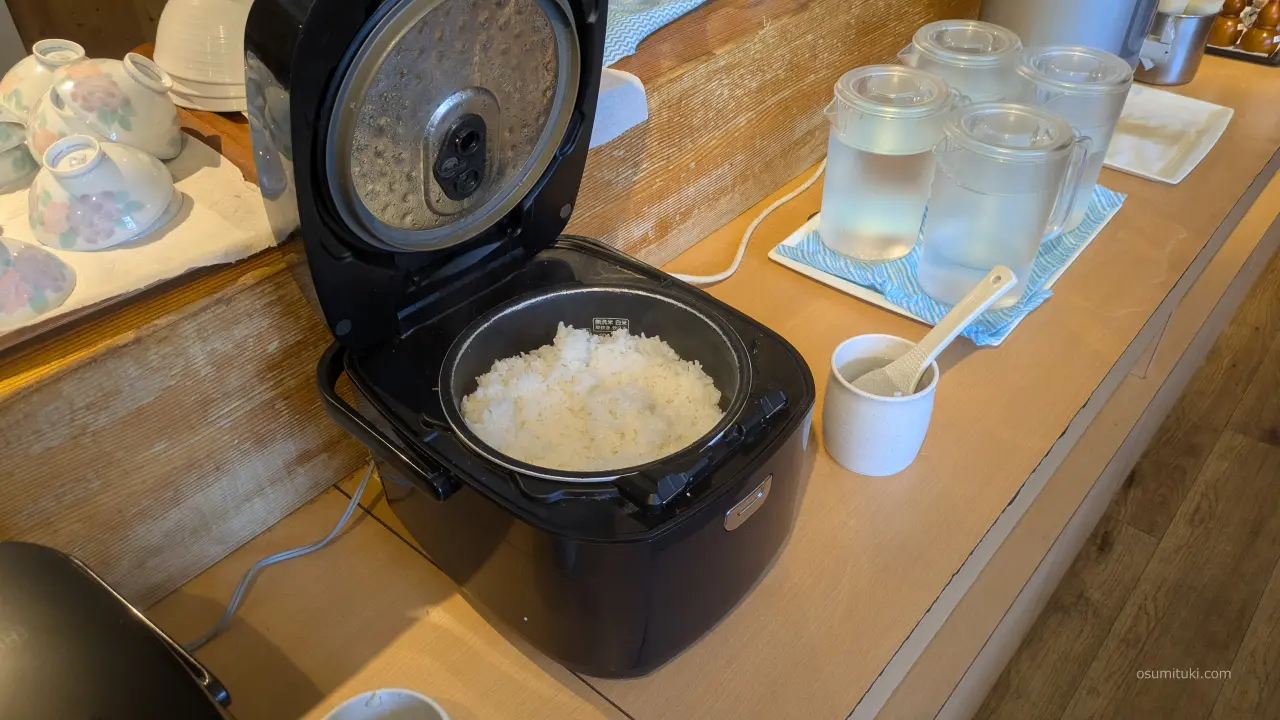 ご飯は自分で大盛りに