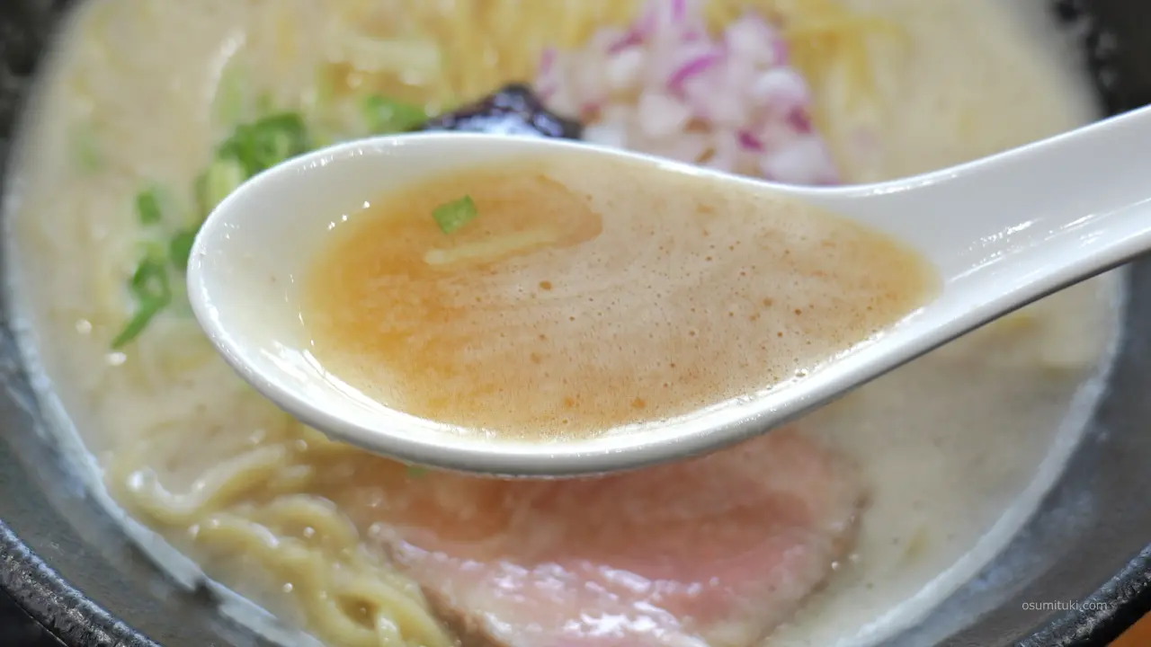クリーミーな鶏白湯スープ